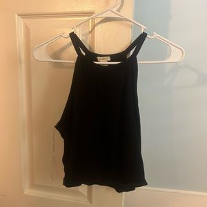 Black cropped tank top!